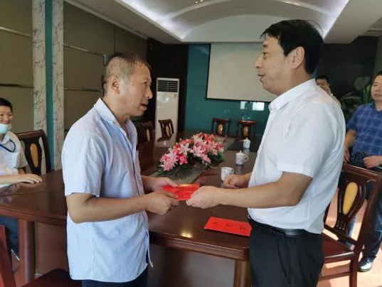 景德鎮(zhèn)長運 省交通工會主席方向一行在景德鎮(zhèn)長運開展“工會進萬家”調研走訪活動