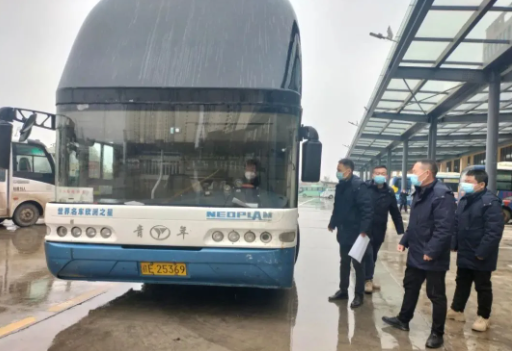 鄱陽長運(yùn)：“以雪為令” 保行車安全