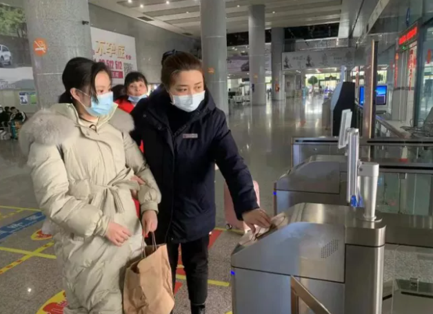 愛心接力，閉環(huán)服務(wù)，助盲人旅客回家