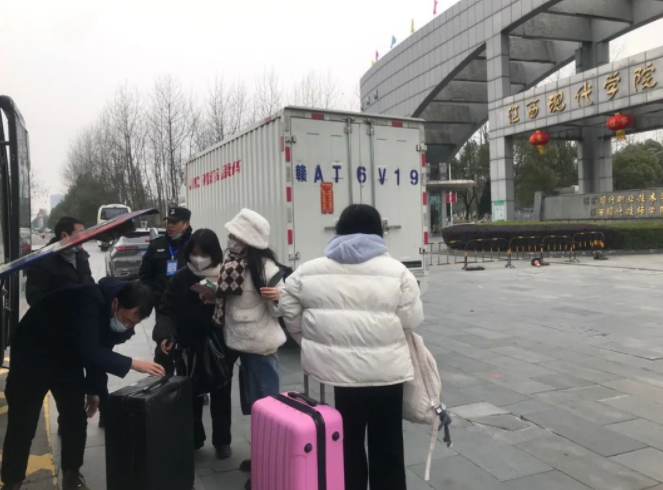 都市城際公交：校園直通車(chē) 貼心護(hù)航學(xué)子返校