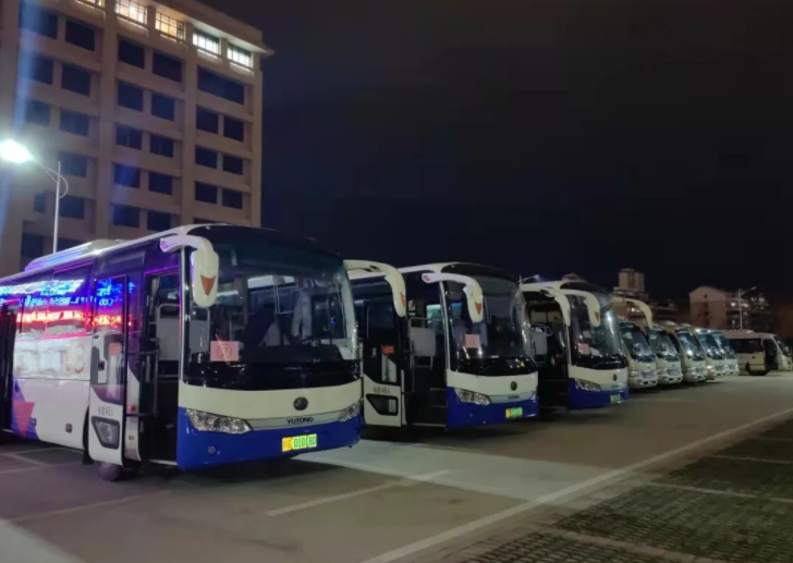 24萬瀏覽量！牛！《江西長(zhǎng)運(yùn)74臺(tái)大巴載著3800名“白衣天使”連夜馳援南昌》