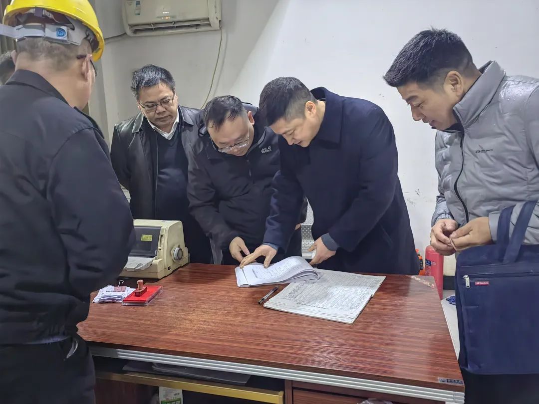 占梁一行檢查鄱陽(yáng)長(zhǎng)運(yùn)、上饒汽運(yùn)春運(yùn)工作