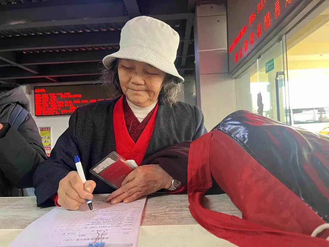 九江長運(yùn):拾金不昧顯高風(fēng) 物歸原主暖人心