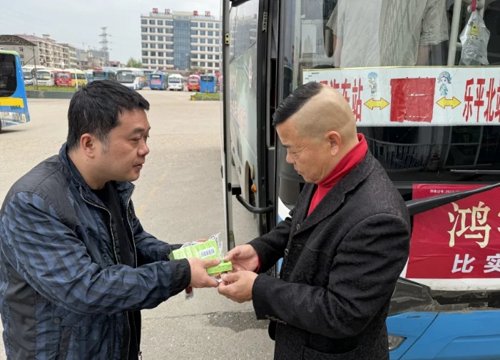 景德鎮(zhèn)長(zhǎng)運(yùn):樂平公交發(fā)放防困神器護(hù)航春季行車安全