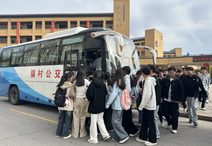生產(chǎn)經(jīng)營 || 上饒汽運：德興鎮(zhèn)村公交助力德興市第六中學模擬高考